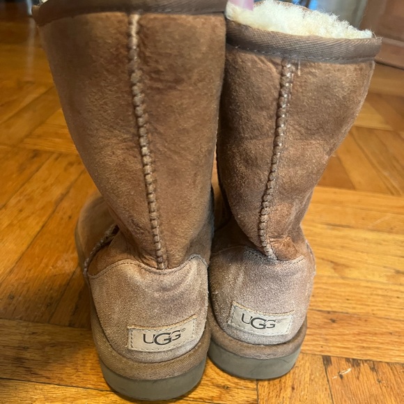UGG Women’s Classic Short II Boots - Picture 4 of 9